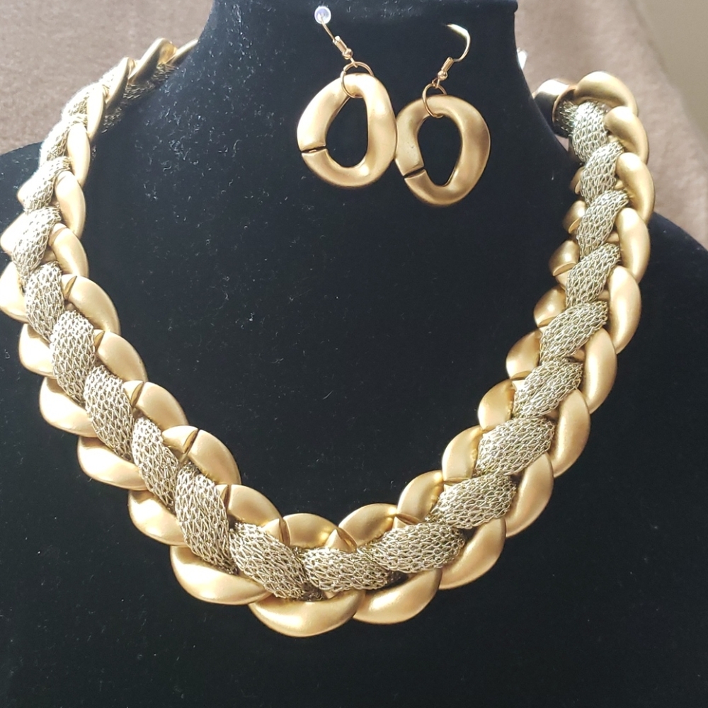 Designer Necklace Golden Thread - Picture 2 of 5